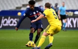 L'attaquant français Kingsley Coman (g) marque un but lors du match de groupes de la Ligue des Nations face à la Suède, au Stade de France, le 17 novembre 2020