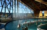 Des vacanciers à la piscine couverte le 28 décembre 2016 au Saisies