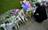 Des fleurs et des bougies déposées à la mémoire de Jo Cox le 16 juin 2016 à Parliament square à LondresDes fleurs et des bougies déposées à la mémoire de Jo Cox le 16 juin 2016 à Parliament square à Londres