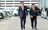 Le leader de l'opposition, Pita Limjaroenrat, à son arrivée à la Cour consitutionnelle pour une affaire où il risque d'être déchu de son mandat de député, le 24 janvier 2024, à Bangkok