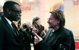 Le chanteur sénégalais Youssou N'dour et le chanteur irlandais de U2, Bono, le 9 octobre 2019 à Lyon