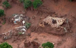 Le village de Bento Rodrigues submergé par une coulée de boue après la rupture d'un barrage, dans l'état de Minas Gerais, au Brésil le 6 novembre 2015