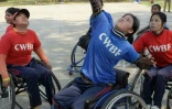 Des joueuses cambodgiennes de basket-ball en fauteuil roulant à l'entraînement le 18 février 2016 à Battambang