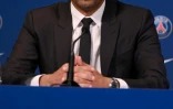 Le président du PSG Nasser Al-Khelaïfi devant les reporters au Parc des Princes, le 23 mai 2022 