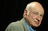 Le philosophe et sociologue français Edgar Morin, le 29 septembre 2003 au théâtre du Rond-point des Champs-Elysées,  à Paris