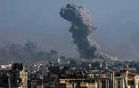 Bombardement israélien sur Khan Younès, dans la bande de Gaza, le 30 décembre 2023