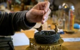 Des oiseaux mécaniques dans l'atelier du maître suisse François Junod, le 19 janvier 2021