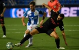 Ruben Perez (g), de Leganes, contre Séville en Championnat d'Espagne le 30 juin 2020 à Leganes dans la banlieu de Madrid