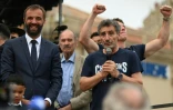 Rugby club Mohed Altrad (à droite) s'exprime sur la tribune installée place de la Comédie aux côtés du maire de Montpellier Michael Delafosse lors des célébrations organisées à l'occasion du titre de champion de France de rugby du MHR le 25 juin 2022 