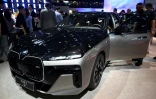 Un modèle BMW THE 7 au 21e salon automobile de Shanghai le 23 avril 2025
