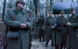 Attente des participants avant une répétition en costumes le 20 février 2016 dans le bois des Caures, la veille de la commémoration officielle de la bataille de Verdun
