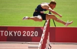 Le Français Kevin Mayer lors de l'épreuve de décathlon du 110 m haies des Jeux olympiques de Tokyo le 5 août 2020