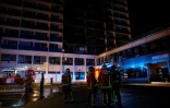 L'incendie qui a pris dans un immeuble jouxtant l'hôpital Henri-Mondor a fait un mort et plusieurs blessés, à Créteil (Val-de-Marne), le 22 août 2019
