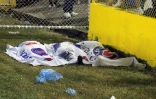 Le corps d'une victime après une bousculade pendant un match de football entre Alianza et FAS au stade Cuscatlan, le 20 mai 2023 à San Salvador