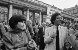 Le ministre de la Culture d'alors Jack Lang et la Première dame Danielle Mitterrand lors de la première Fête de la musique, le 21 juin 1982 à Paris