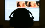 Trois hommes, présentés comme des "acteurs" par une source proche du dossier, sont notamment en garde à vue pour viols aggravés ou en réunion, traite des êtres humains ou encore proxénétisme