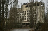 Un hôtel abandonné dans la ville fantôme de Pripiat, dans la zone d'exclusion de Tchernobyl, le 8 décembre 2020
