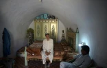 Ameer Ullah Khan, un habitant du village de Hasan Abdal, dans une grotte aménagée, le 6 octobre 2018 au Pakistan