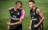 Les attaquants du PSG Kylian Mbappé et Neymar, lors d'un entraînement le 11 août 2018 à Saint-Germain-en-Laye