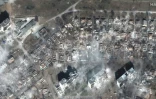 Photo satellite de maisons et d'immeubles résidentiels détruits dans l'est de la ville de Marioupol (Ukraine), le 29 mars 2022