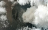 Image satellite diffusée le 25 mai 2021 par Maxar Technologies du volcan Nyiragongo, près de Goma, après son éruption