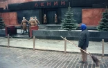 Relève de la garde au mausolée de Lénine sur la place Rouge à Moscou au moment de la chute de l'URSS, le 26 décembre 1991