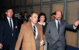Francois Mitterrand accueilli par Hervé Bourges à TF1 avant une interview en 1987