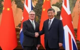 Le Premier ministre britannique Keir Starmer (g) est reçu à Pékin par le président chinois Xi Jinping, le 29 janvier 2026