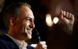 La tête de liste PS-Place Publique Raphaël Glucksmann lors de la soirée électorale pour les élections européennes à Paris, le 9 juin 2024
