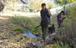 Victor Diaz, identifié par les autorités sanitaires comme le patient zéro de l'épidémie d'hantavirus de 2018-2019, avec sa fille Isabel sur sa ferme dans la région de La Rinconada, près d'Epuyen, dans la province de Chubut, en Argentine, le 9 mai 2026