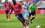 L'attaquant de Clermont Grejohn Kyei (G), lors d'un match de Ligue 1 contre l'AC Ajaccio, le 2 avril 2023 au stade Gabriel-Montpied