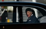 Le roi Charles III et la reine Camilla en voiture après leur arrivée à l'aéroport de Rome Ciampino pour une visite d'Etat en Italie, le 7 avril 2025