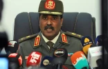 Ahmad Al-Mesmari, porte-parole des forces du maréchal Haftar, au cours d'une conférence de presse à Benghazi, le 12 avril 2019
Brigadier Ahmed al-Mesmari, spokesman of the self-proclaimed Libyan National Army (LNA) loyal to strongman Khalifa Haftar, speaks during a press conference in his office in Benghazi on April 12, 2019. 