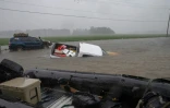 Des véhicules pris dans les inondations à Lumberton, en Caroline du Nord, le 15 septembre 2018 après le passage de de l'ouragan Florence sur la côte sud-est américaine