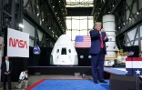 Le président américain après le décollage de la fusée SpaceX Falcon 9 et de la capsule Crew Dragon, au centre spatial Kennedy, le 30 mai 2020 en Floride