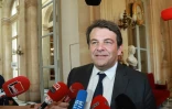 Thierry Solère répondant aux questions de journaliste dans la salle des 4 colonnes de l'Assemblée nationale, le 4 juillet 2017