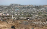 Des déplacés palestiniens traversent le corridor de Netzarim qui coupe la bande de Gaza d'est en ouest, pour se rendre dans le nord de la bande de Gaza, le 9 février 2025

