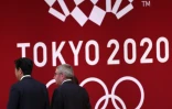 Le premier ministre japonais Shinzo Abe et le patron du CIO Thomas Bach, lors de la cérémonie marquant 100 jours avant les Jeux de Tokyo, le 24 juillet 2019