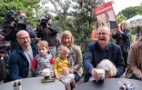 Le travailliste Anthony Albanese rencontre ses partisans à Sydney après sa victoire électorale, le 22 mai 2022