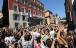 La foule acclame Hugo Lloris à Nice, le 18 juillet 2018