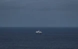Le bateau de croisière MV Hondius, au large de Praia, quitte le Cap-Vert, le 6 mai 2026