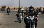 Des combattants de tribus bédouines se rassemblent dans le village d'al-Mazraa, dans le gouvernorat de Soueida, adans le sud de la Syrie, sur fond d'affrontements avec des hommes armés druzes, le 18 juillet 2025