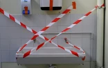 Un lavabo interdit d'accès dans le lycée professionnel Pierre et Marie Curie à Château-Gontier (Mayenne), le 31 août 2020