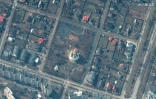 Photo diffusée le 3 avril 2022 par Maxar Technologies, montrant un site probable d'inhumation de corps près d'une église de Boutcha (Ukraine) le 31 mars 2022
