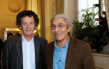 Les écrivains Hedi Kaddour et Boualem Sansal reçoivent le Grand Prix du Roman de l'Académie Française à Paris le 29 octobre 2015