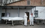 Devant la morgue de Boutcha, en Ukraine, le 19 avril 2022