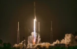 Une fusée Falcon 9 de SpaceX, transportant le vaisseau spatial Dragon décolle du complexe de lancement spatial 40 pour la mission Crew-12 à la base spatiale de Cap Canaveral, le 13 février 2026 en Floride