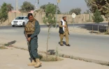 Un policier afghan monte la garde pendant des affrontements entre talibans et forces de sécurité afghanes à Kunduz le 3 octobre 2016
