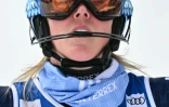 L'Américaine Mikaela Shiffrin savoure sa victoire lors du slalom de Sestrières (Italie), la 100e de sa carrière en Coupe du monde de ski alpin, le 23 février 2025