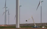 Installation d'éolienne sur les hauteurs de Villar de los Navarros, le 5 avril 2022